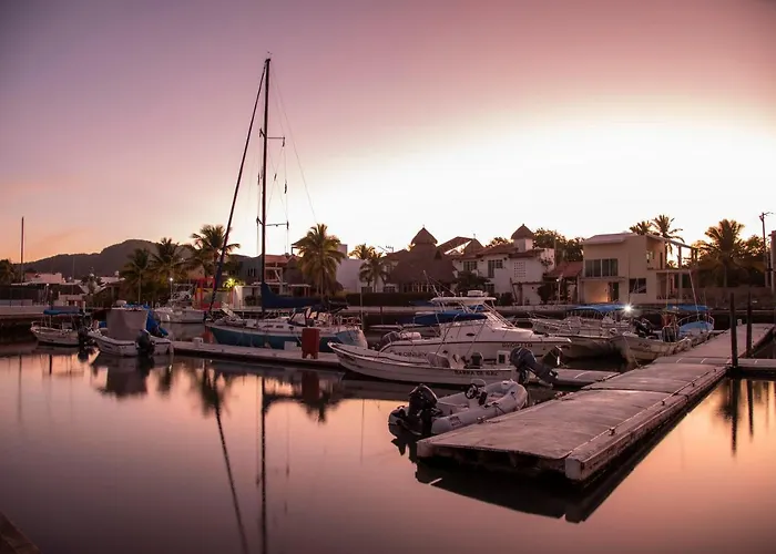 Cabo Blanco Hotel And Marina